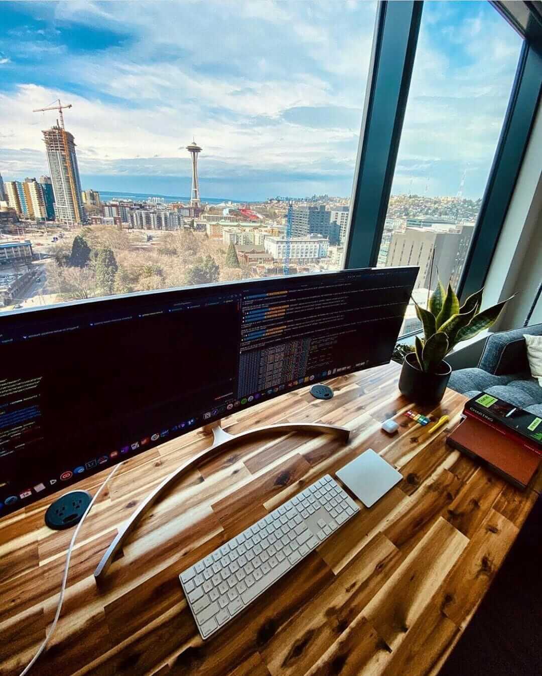 Coding workplace with a view_mia.codes