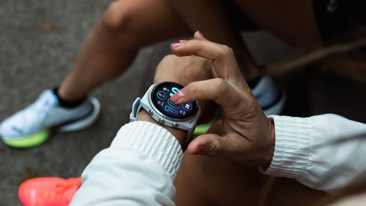 Garmin Forerunner 965 is the perfect athletes' companion and training smart watch device