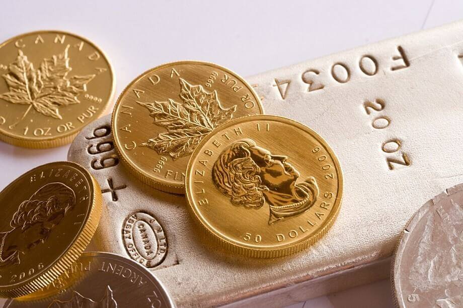 Gold maple leafs and silver coins bar - Photo adrianbartel_Flickr
